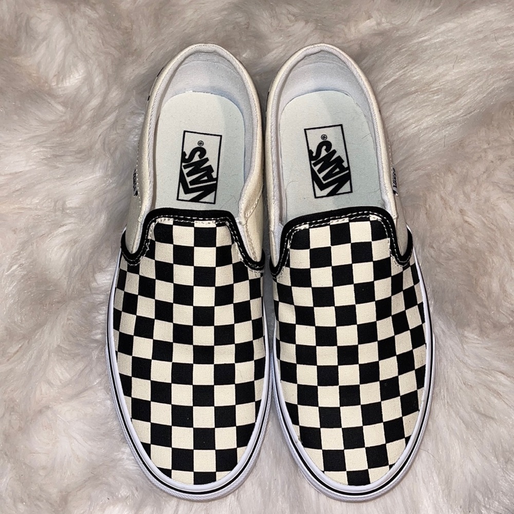 Women’s (9) Checkered Vans Slides